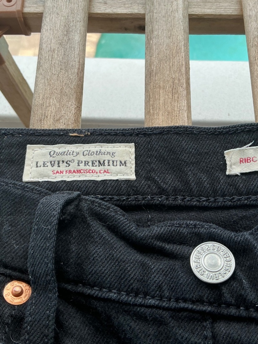 Levi’s PREMIUM black button-fly jeans RIBCAGE STRAIGHT ANKLE